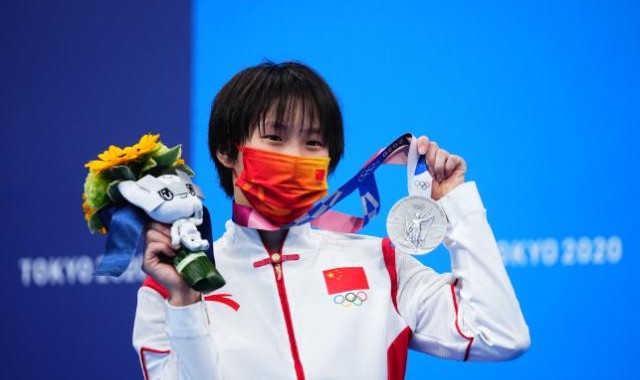 陈芋汐克服发育关摘得银牌 赛前获偶像吴敏霞鼓励