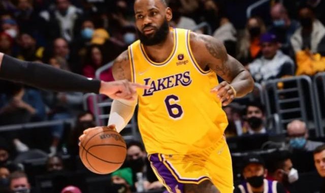 爱游戏官方入口-近5场进攻效率联盟第2 老詹才是湖人进攻唯一答案