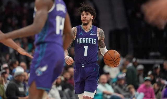 爱游戏-最多领先50分！8人上双打爆东部劲旅！4号秀再创三分球新纪录