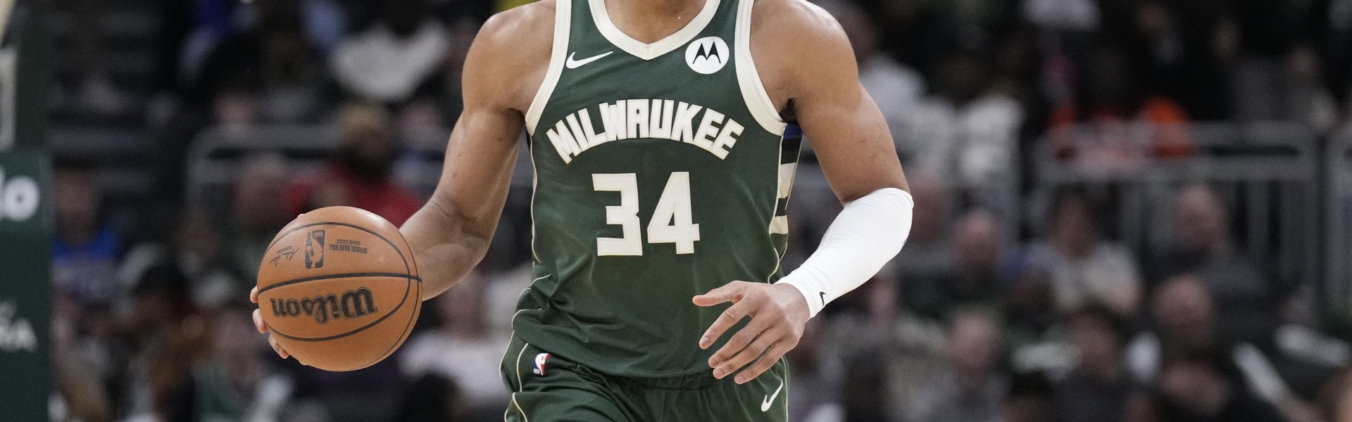 开云体育app-美记：篮网今夏将再次尝试追求字母哥 早在23年就对其有意