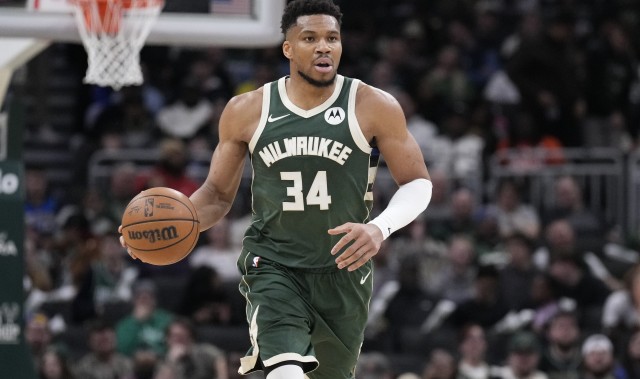 开云体育app-美记：篮网今夏将再次尝试追求字母哥 早在23年就对其有意